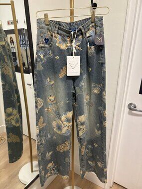 BNWT! Aelfric Eden jeans with floral pattern size 26